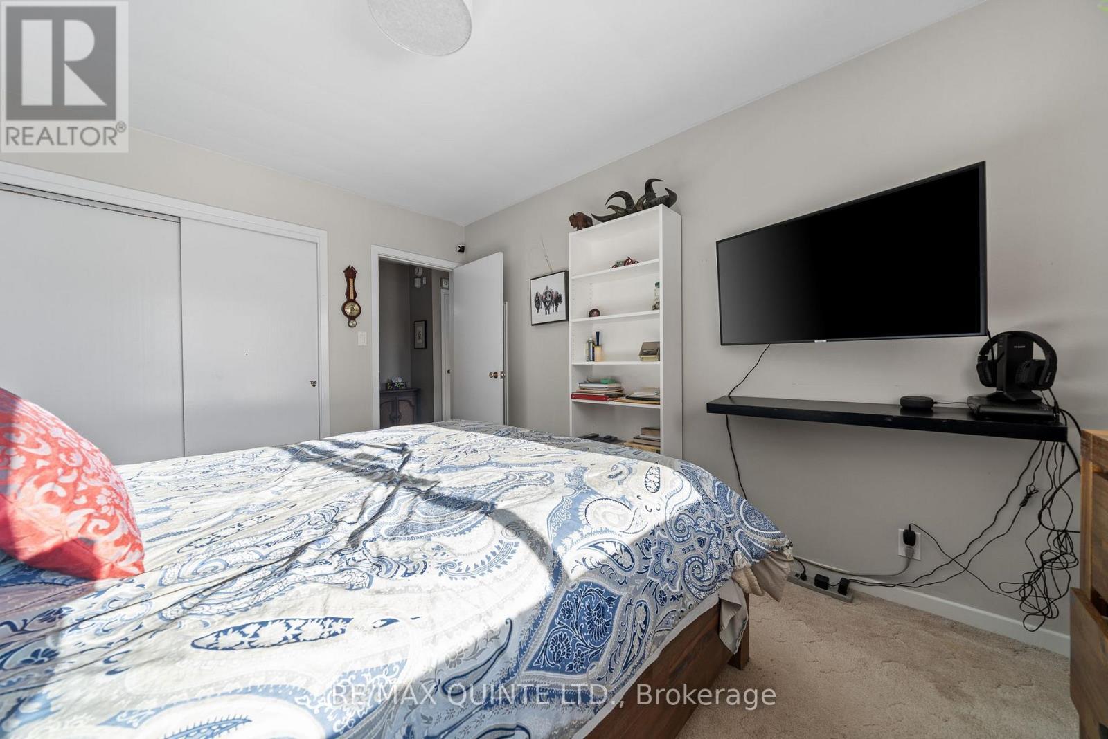 9 Sunset Drive, Belleville (Belleville Ward), ON - Indoor Photo Showing Bedroom