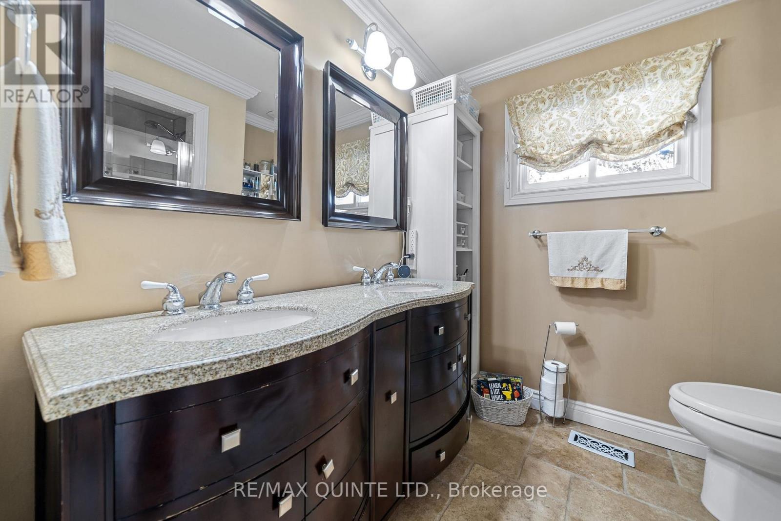 9 Sunset Drive, Belleville (Belleville Ward), ON - Indoor Photo Showing Bathroom