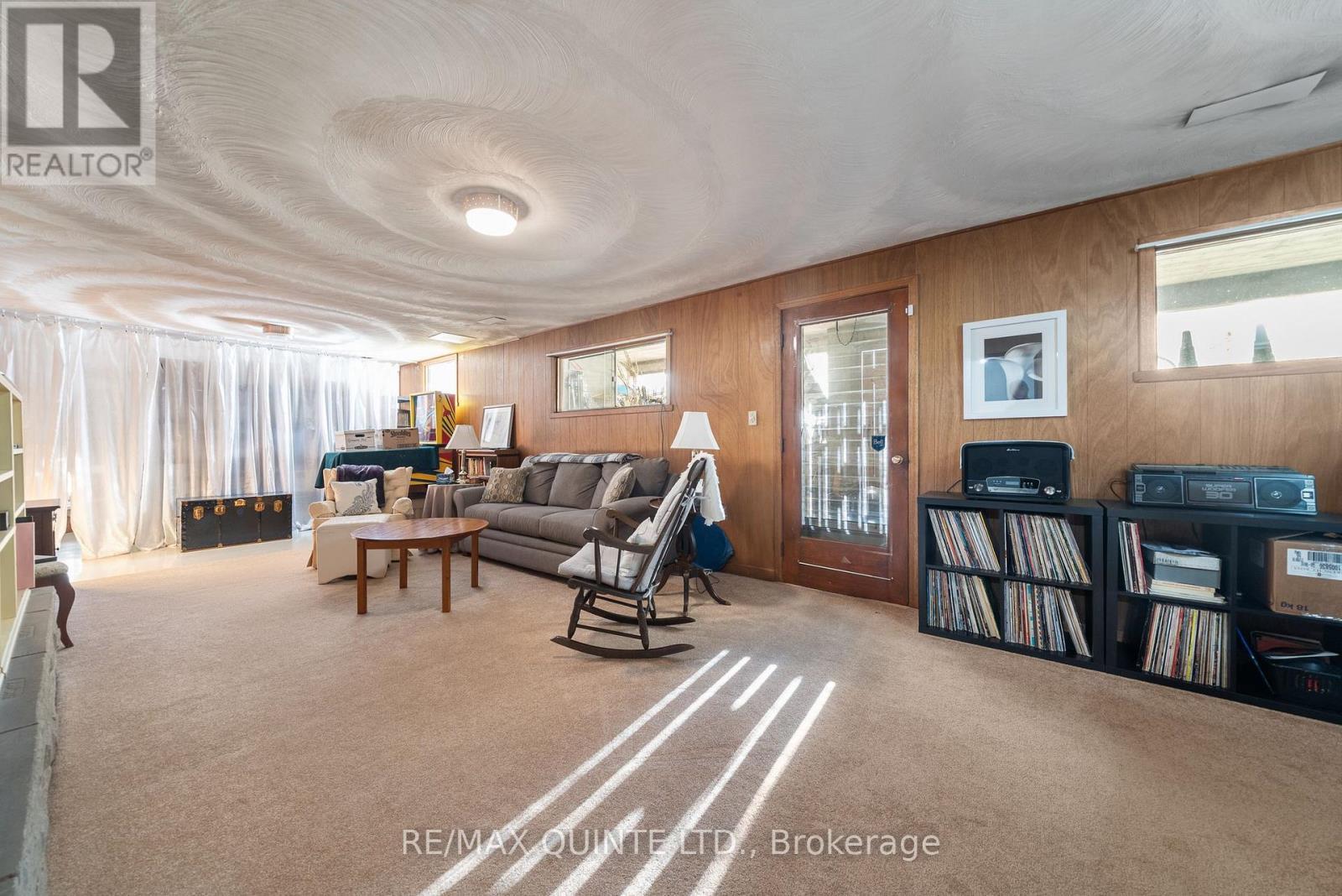 9 Sunset Drive, Belleville (Belleville Ward), ON - Indoor