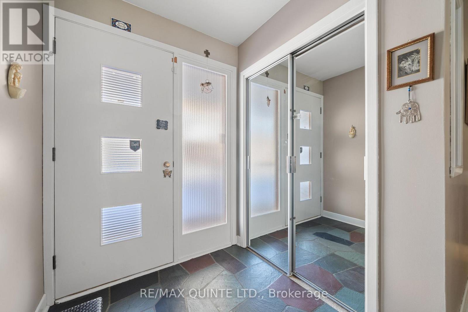 9 Sunset Drive, Belleville (Belleville Ward), ON - Indoor Photo Showing Other Room