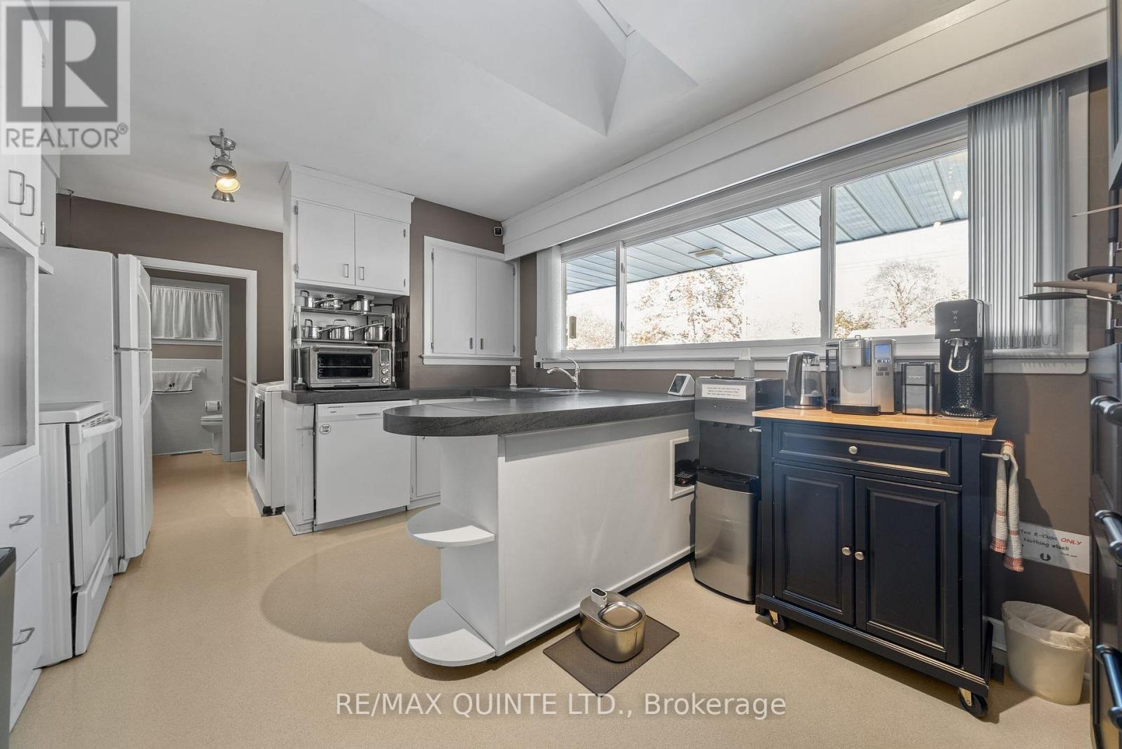 9 Sunset Drive, Belleville (Belleville Ward), ON - Indoor Photo Showing Kitchen