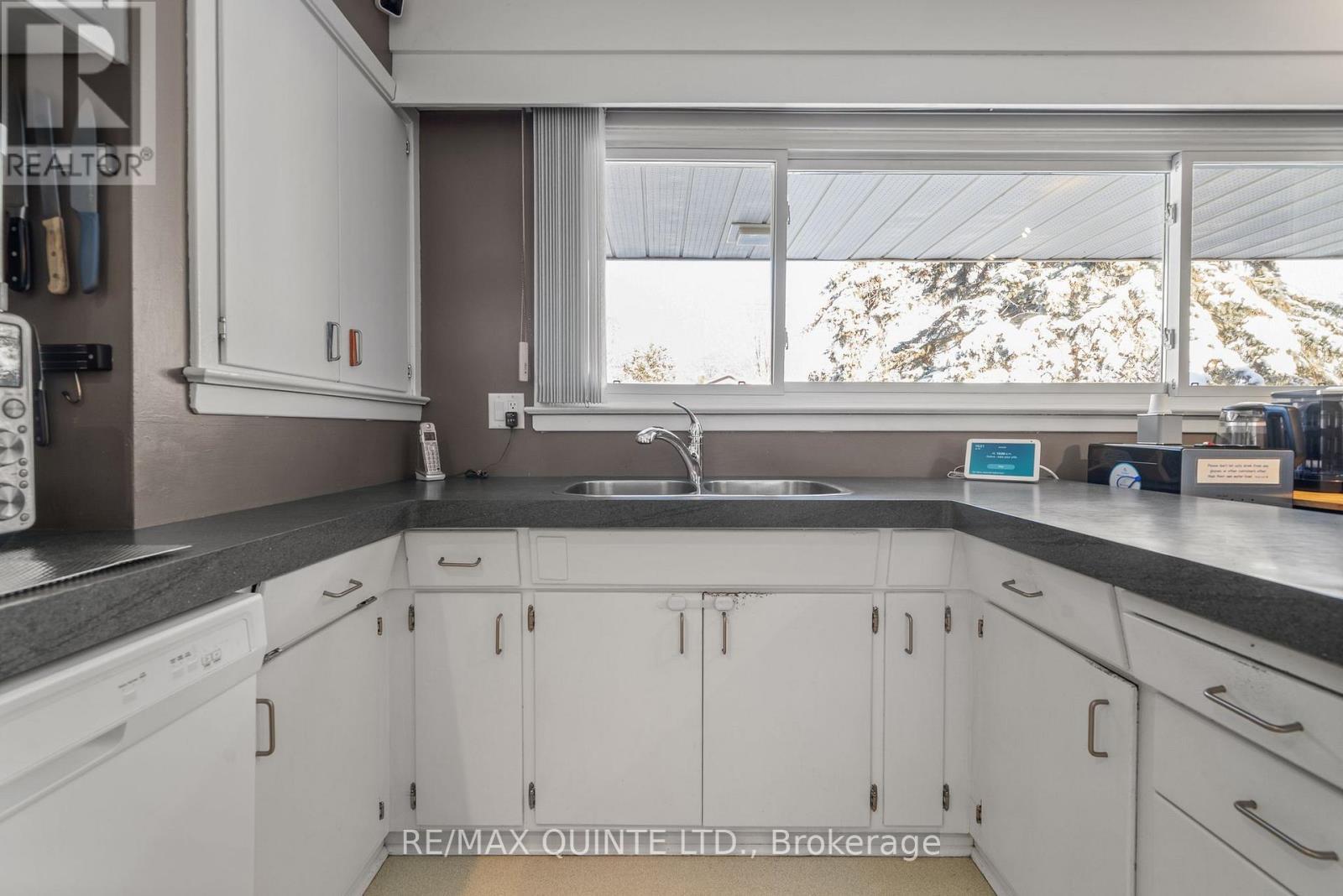 9 Sunset Drive, Belleville (Belleville Ward), ON - Indoor Photo Showing Kitchen With Double Sink