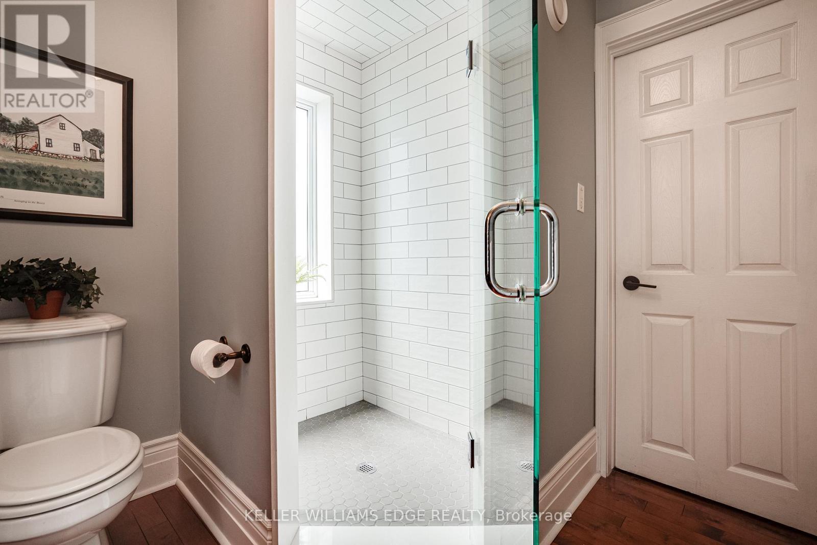 849 Beach Boulevard, Hamilton, ON - Indoor Photo Showing Bathroom