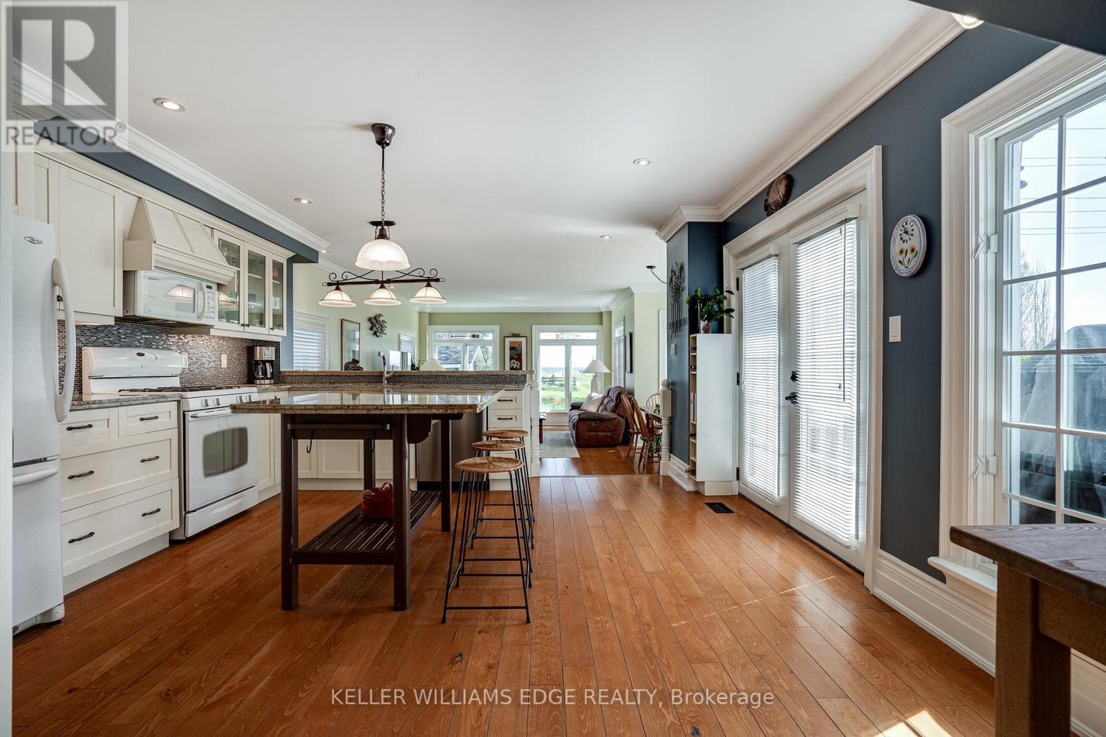 849 Beach Boulevard, Hamilton, ON - Indoor Photo Showing Other Room