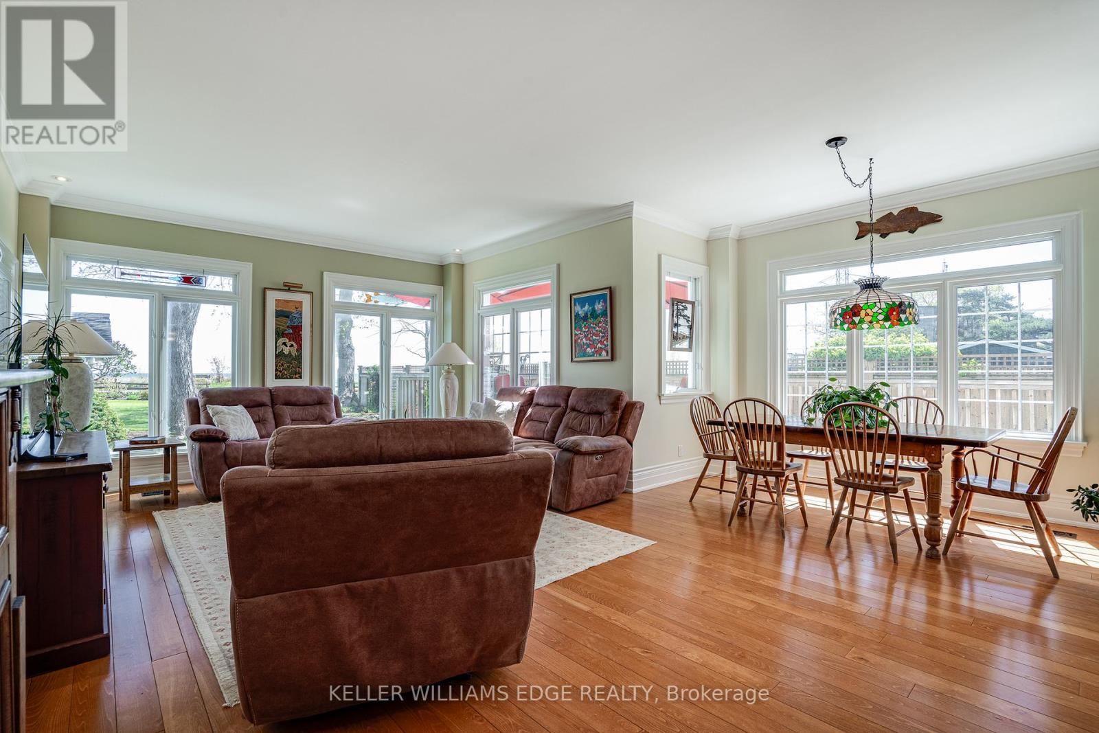 849 Beach Boulevard, Hamilton, ON - Indoor Photo Showing Living Room