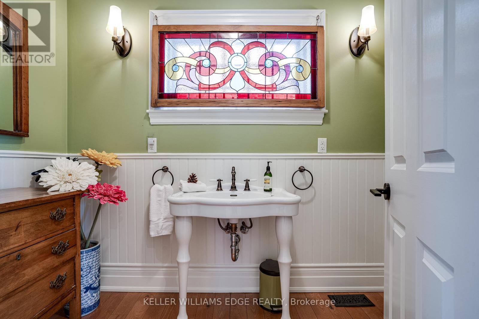 849 Beach Boulevard, Hamilton, ON - Indoor Photo Showing Bathroom