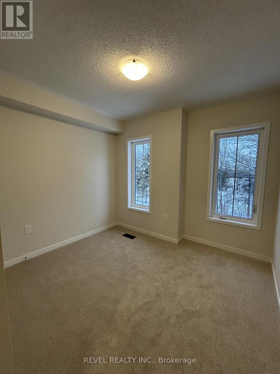 9 Kingbird Common, Cambridge, ON - Indoor Photo Showing Other Room