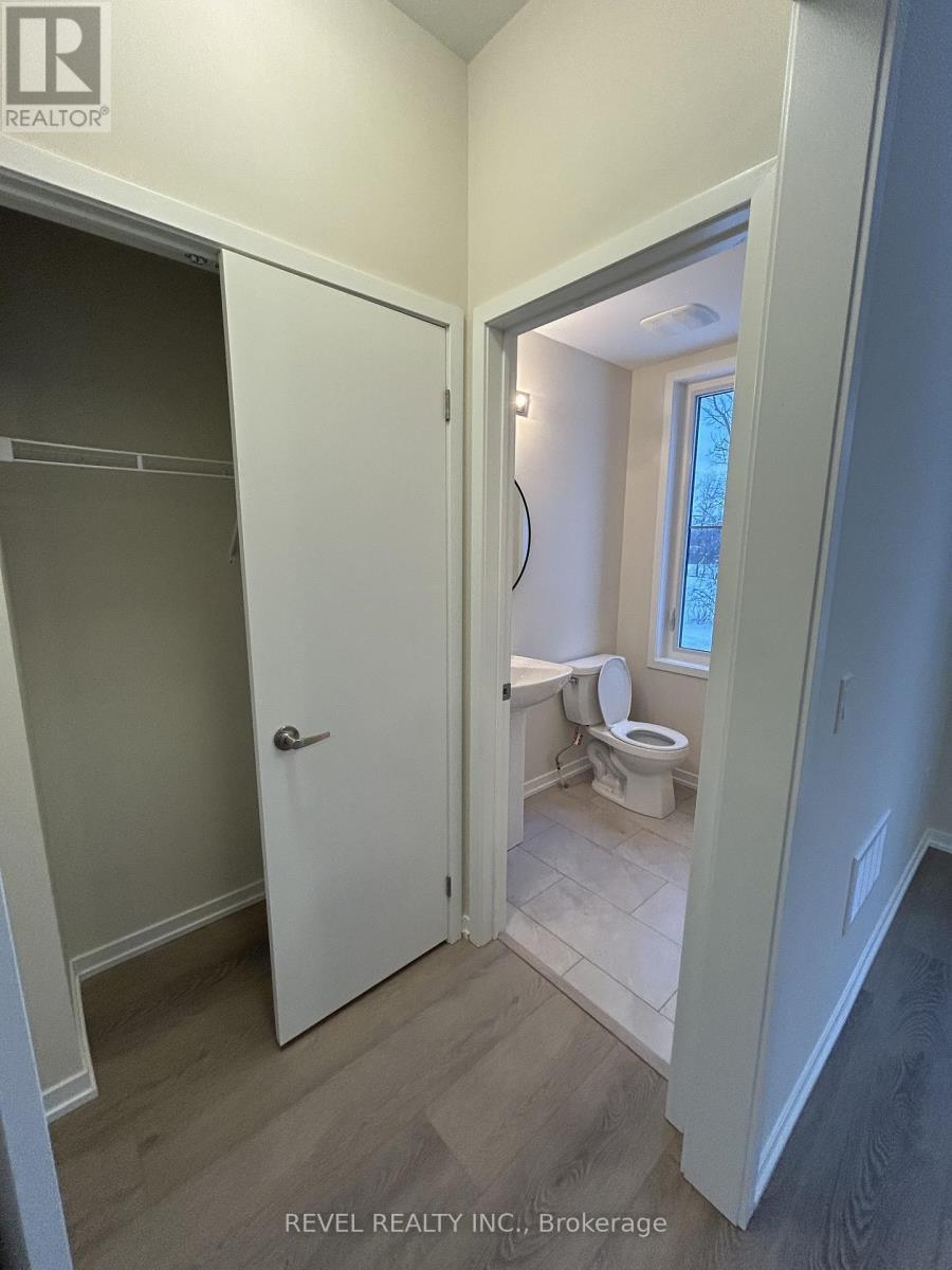 9 Kingbird Common, Cambridge, ON - Indoor Photo Showing Other Room