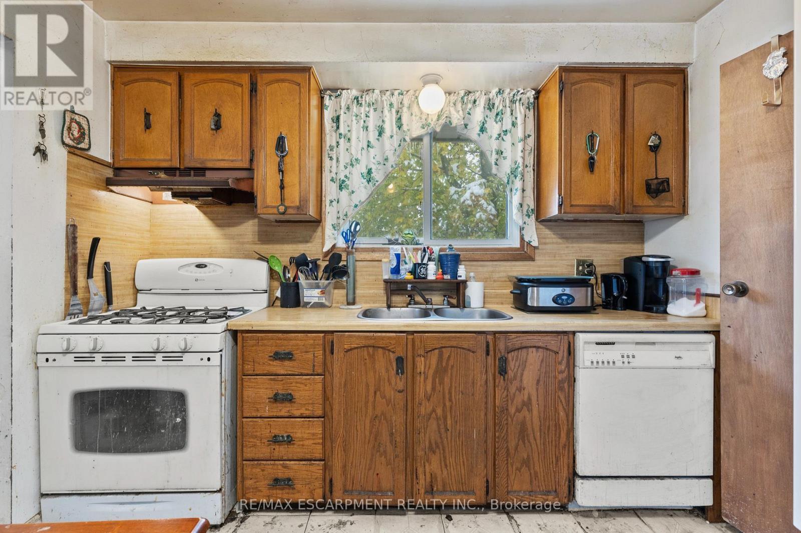 11 Torlake Street, Hamilton, ON