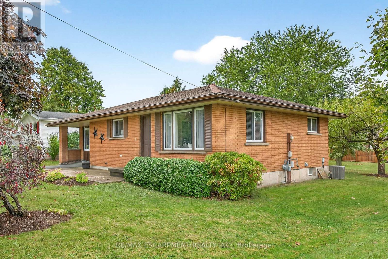 49 Erie Avenue N, Haldimand, ON - Outdoor