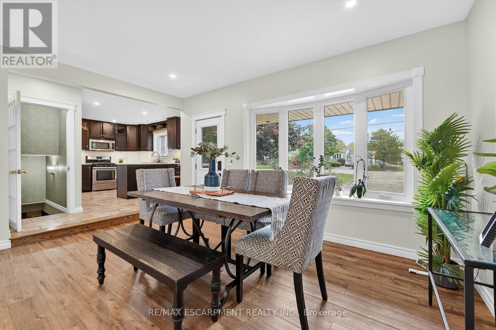 49 Erie Avenue N, Haldimand, ON - Indoor Photo Showing Dining Room