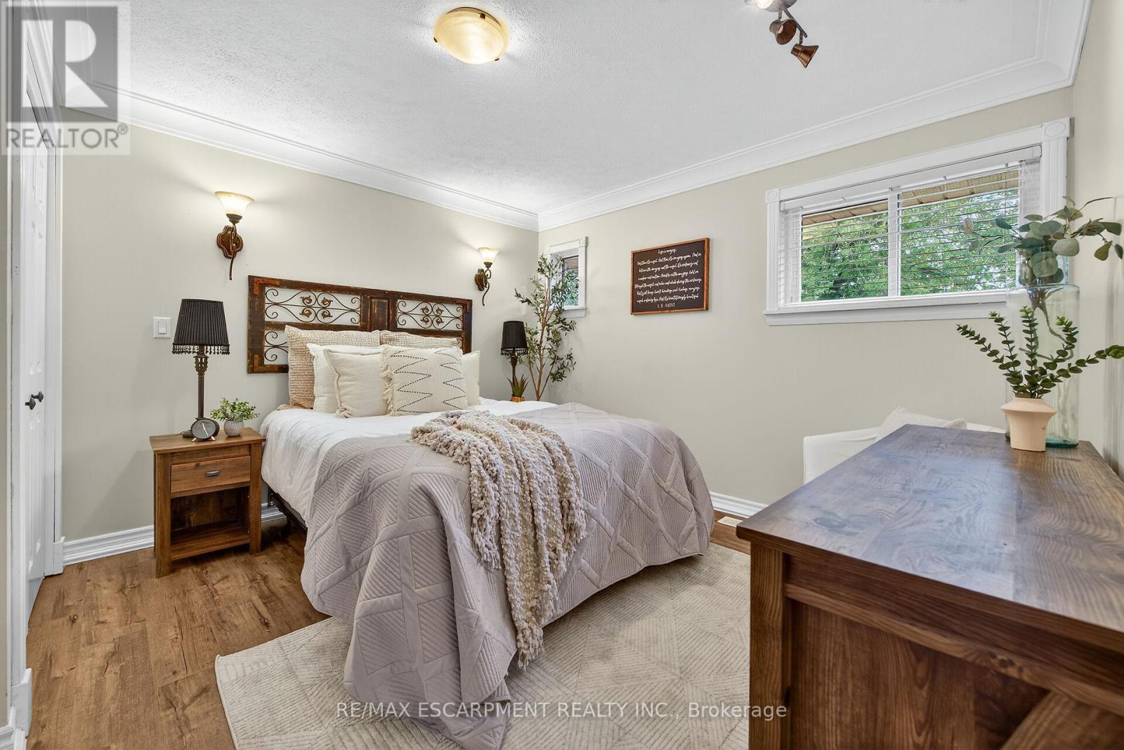 49 Erie Avenue N, Haldimand, ON - Indoor Photo Showing Bedroom