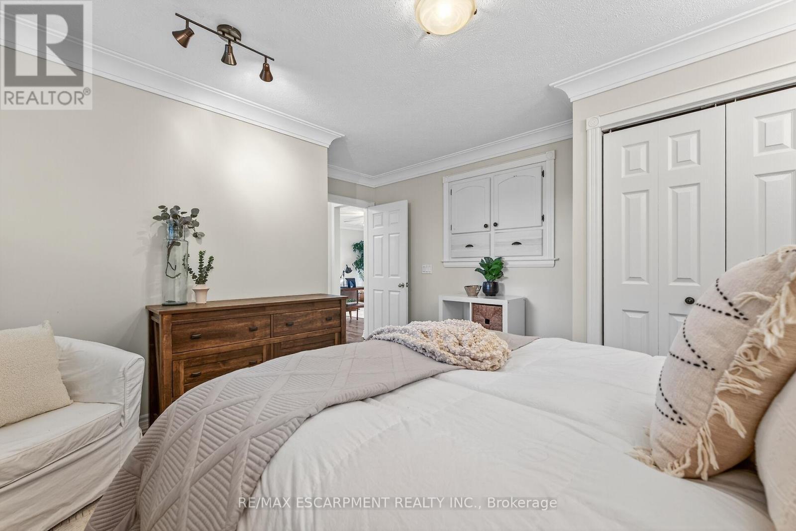 49 Erie Avenue N, Haldimand, ON - Indoor Photo Showing Bedroom