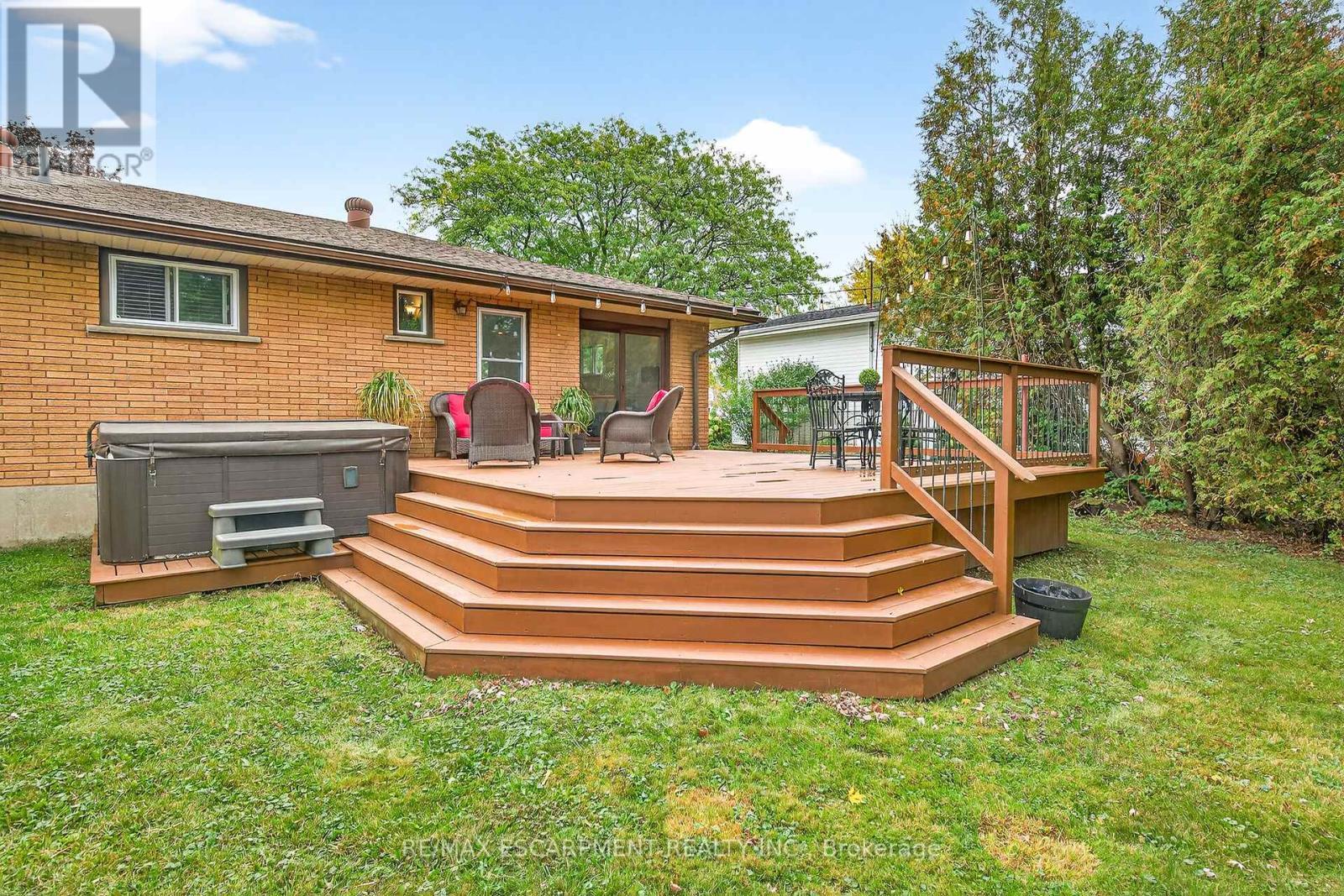 49 Erie Avenue N, Haldimand, ON - Outdoor With Deck Patio Veranda With Exterior