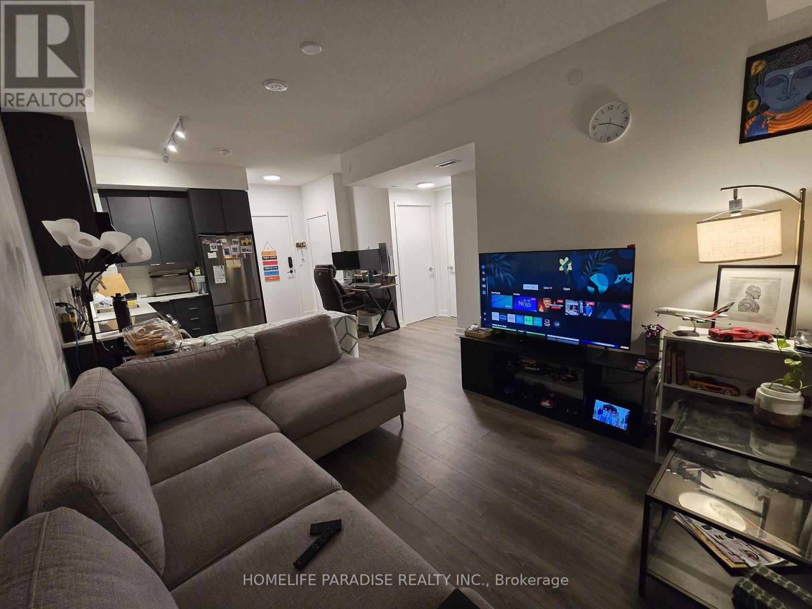812 - 812-225 Malta Avenue, Brampton, ON - Indoor Photo Showing Living Room