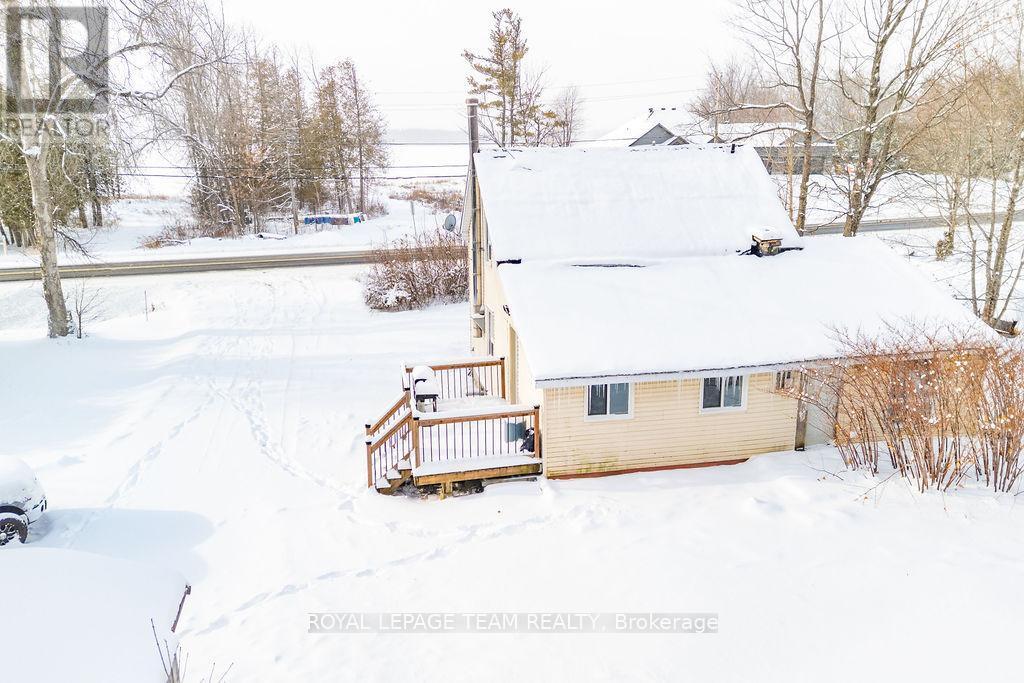 Across the road from the lake - 160 Burnstown Road, Mcnab/Braeside, ON - Outdoor