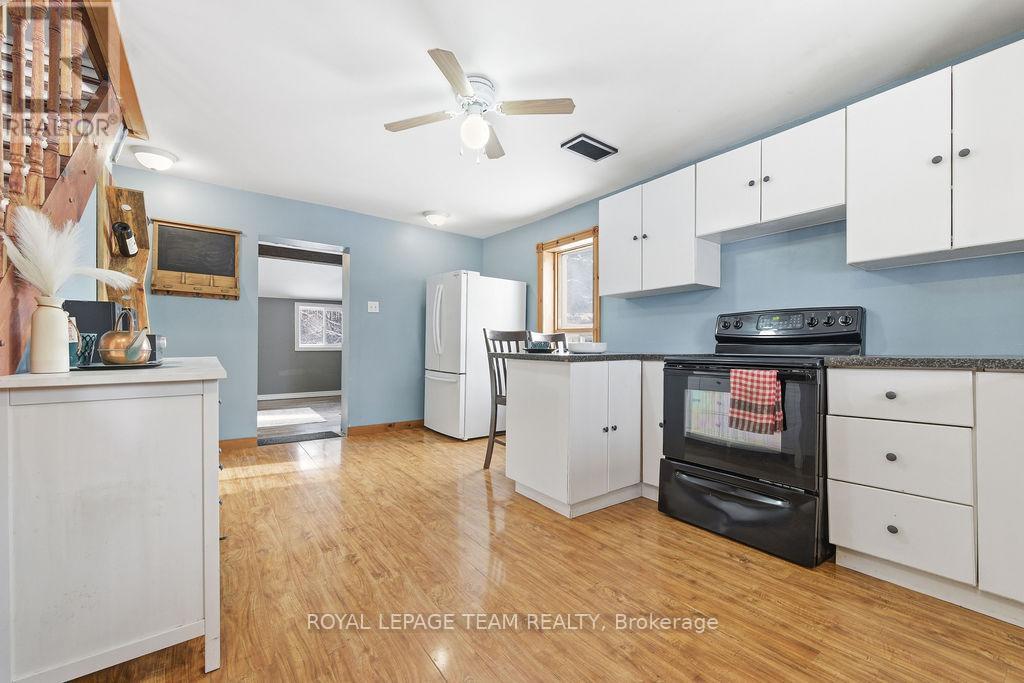 Appliances included. - 160 Burnstown Road, Mcnab/Braeside, ON - Indoor Photo Showing Kitchen