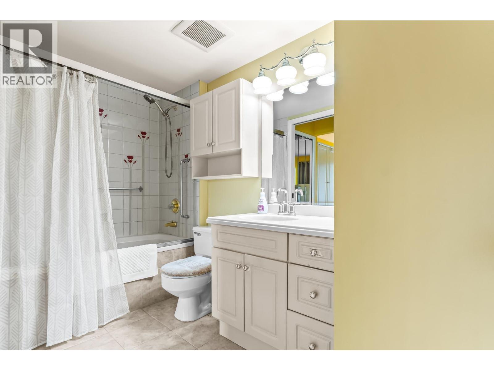 210 5 K De K Court, New Westminster, BC - Indoor Photo Showing Bathroom