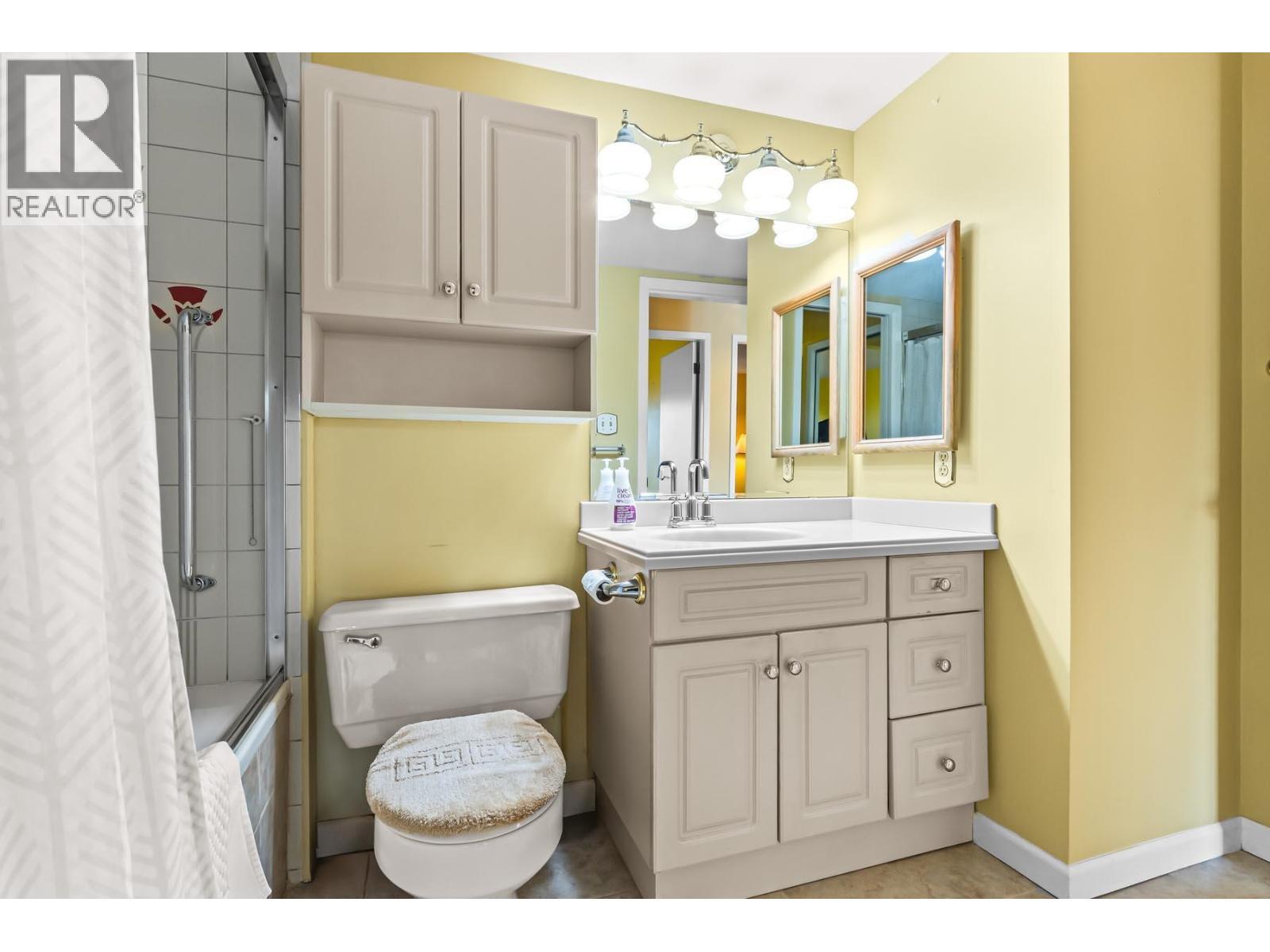 210 5 K De K Court, New Westminster, BC - Indoor Photo Showing Bathroom