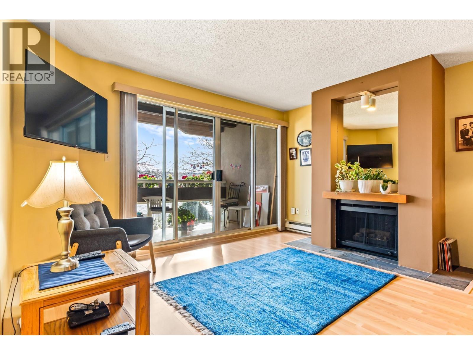 210 5 K De K Court, New Westminster, BC - Indoor Photo Showing Living Room With Fireplace
