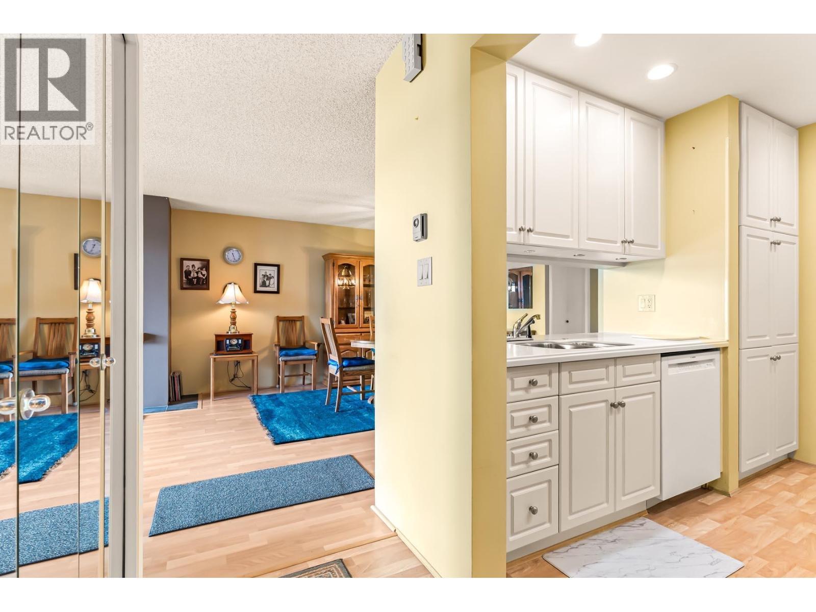 210 5 K De K Court, New Westminster, BC - Indoor