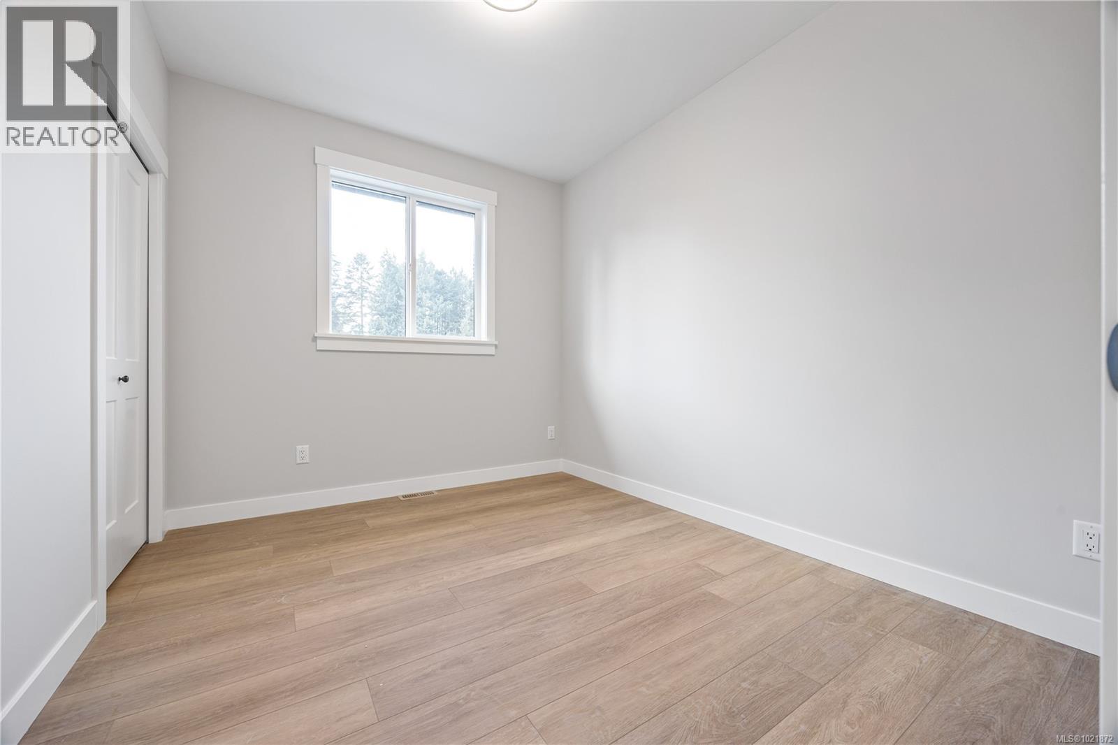 Similar Home - 151 Marina View Dr, Ladysmith, BC - Indoor Photo Showing Other Room