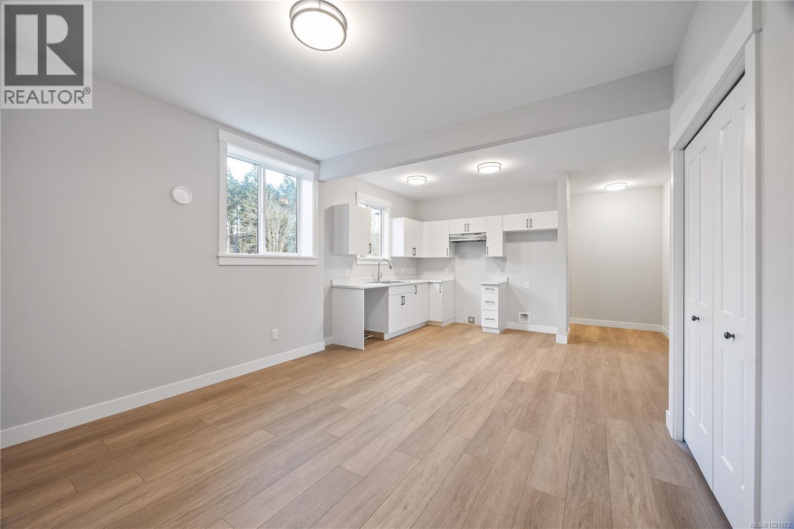 Similar Home - 151 Marina View Dr, Ladysmith, BC - Indoor Photo Showing Other Room