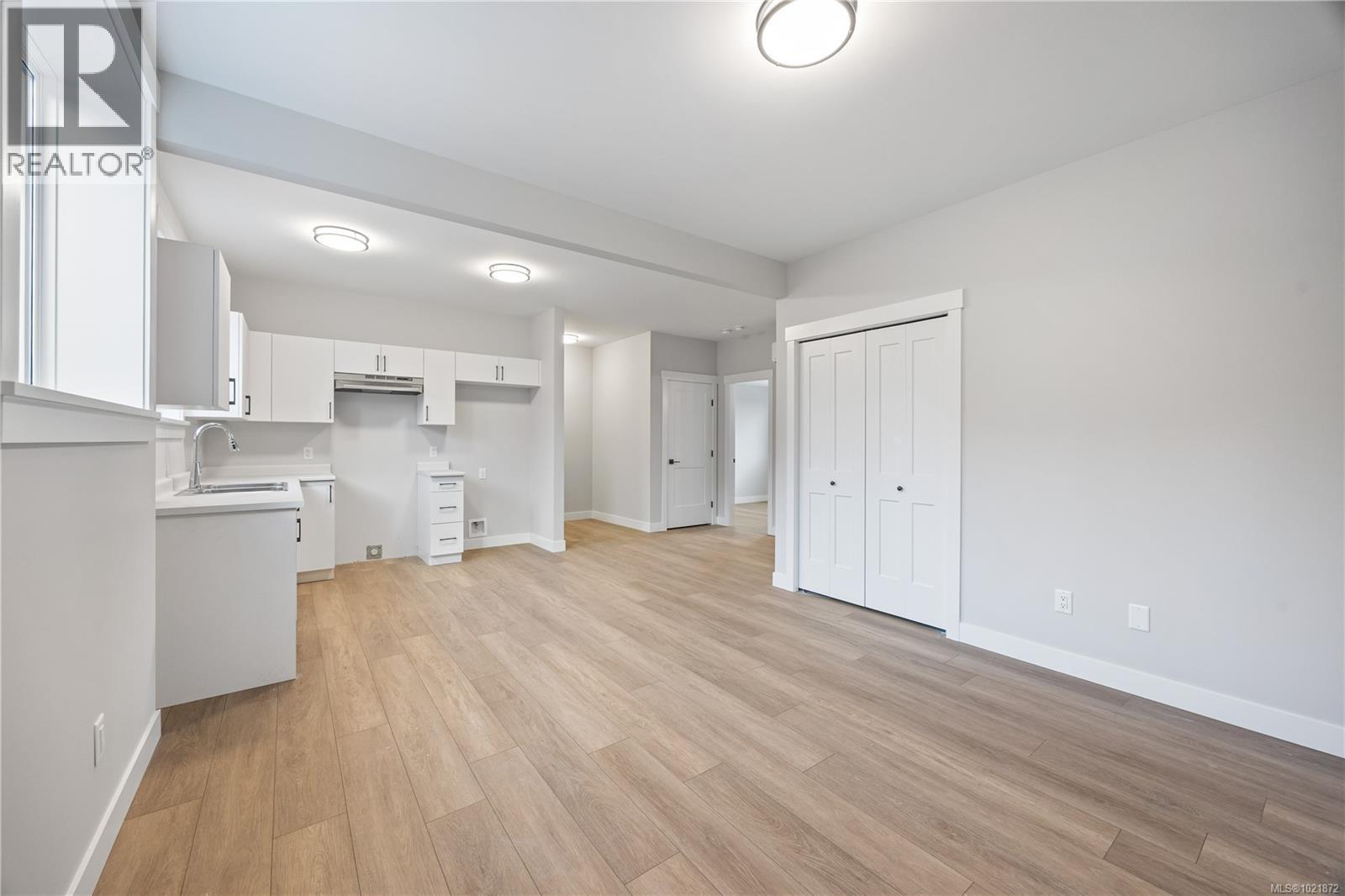 Similar Home - 151 Marina View Dr, Ladysmith, BC - Indoor Photo Showing Kitchen