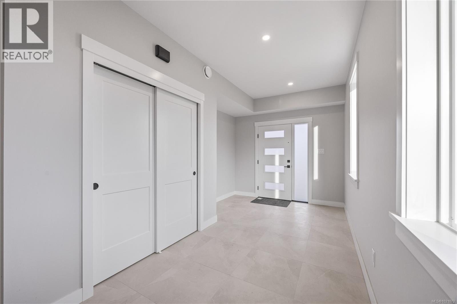 Similar Home - 151 Marina View Dr, Ladysmith, BC - Indoor Photo Showing Other Room