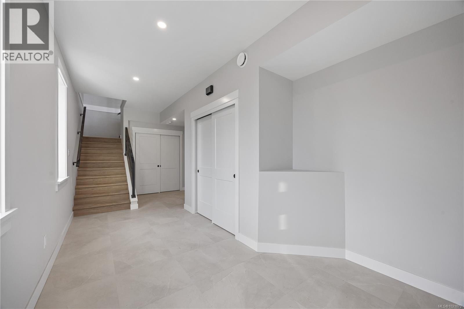 Similar Home - 151 Marina View Dr, Ladysmith, BC - Indoor Photo Showing Other Room