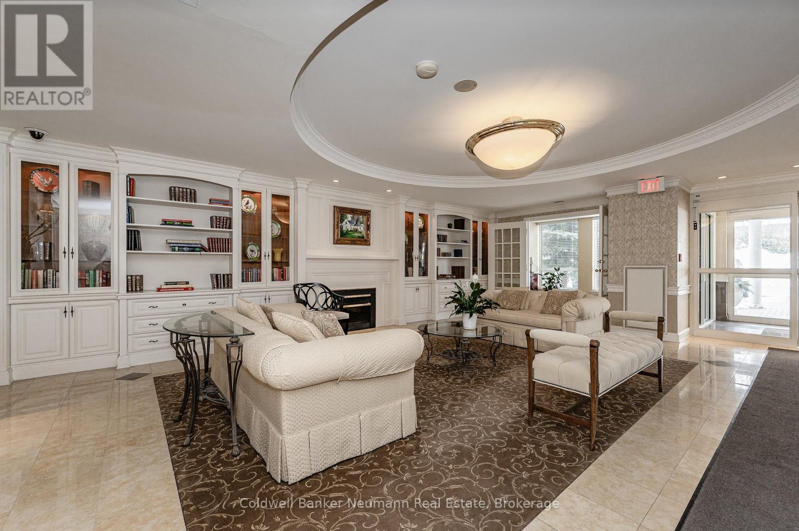 409 - 60 Old Mill Road, Oakville (Oo Old Oakville), ON - Indoor Photo Showing Living Room