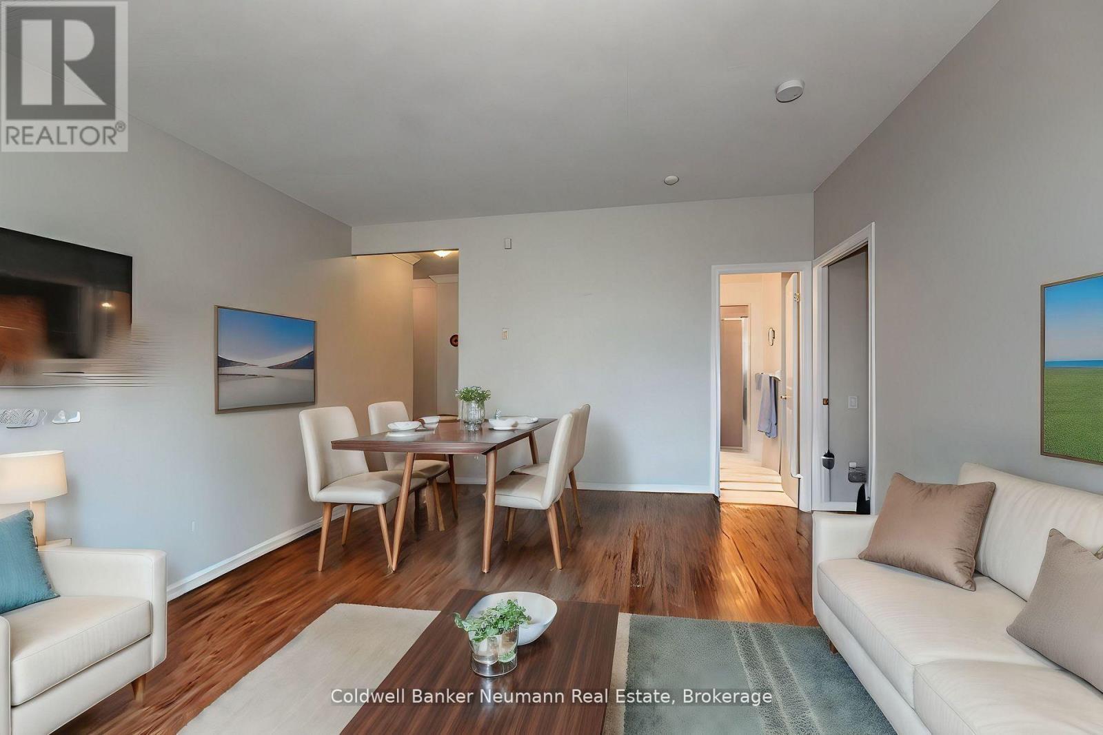 409 - 60 Old Mill Road, Oakville (Oo Old Oakville), ON - Indoor Photo Showing Living Room