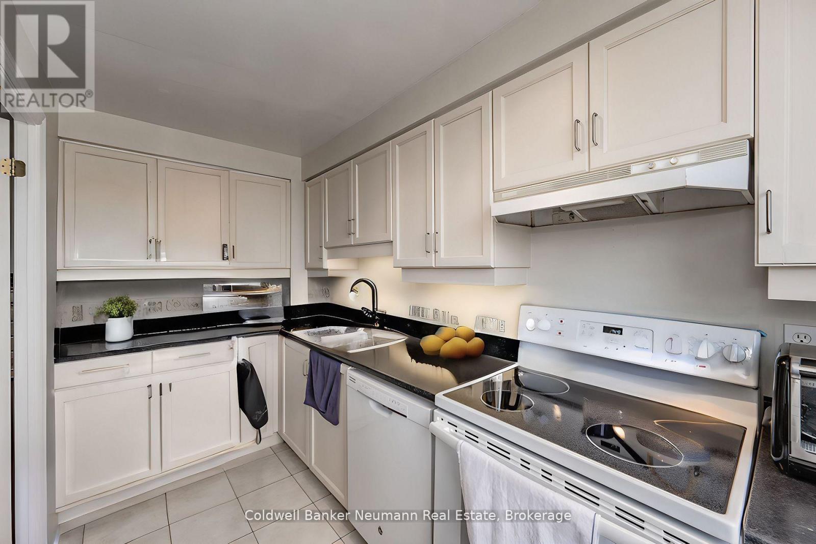 409 - 60 Old Mill Road, Oakville (Oo Old Oakville), ON - Indoor Photo Showing Kitchen With Double Sink