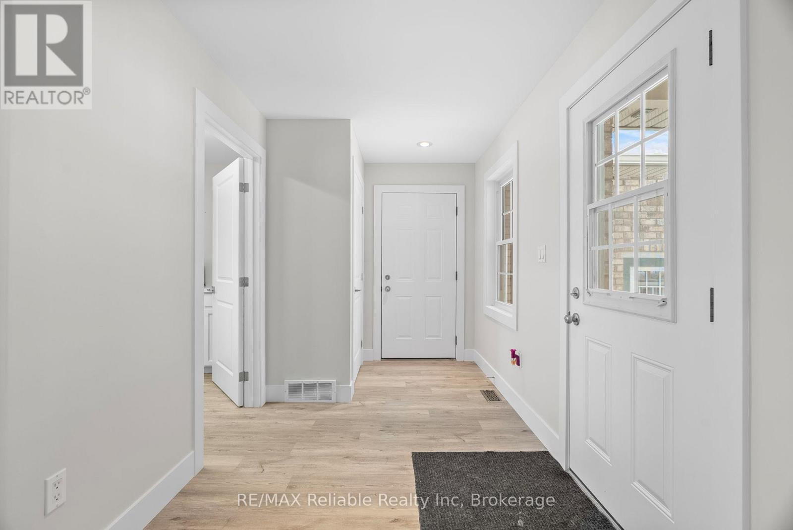 61 Wilson Street, Huron East (Seaforth), ON - Indoor Photo Showing Other Room