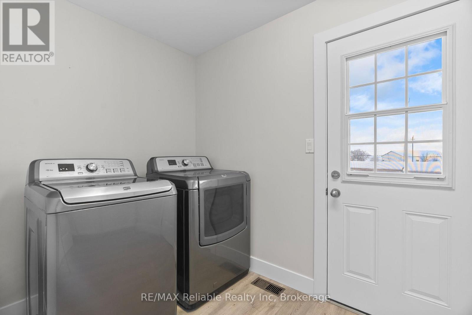 61 Wilson Street, Huron East (Seaforth), ON - Indoor Photo Showing Laundry Room