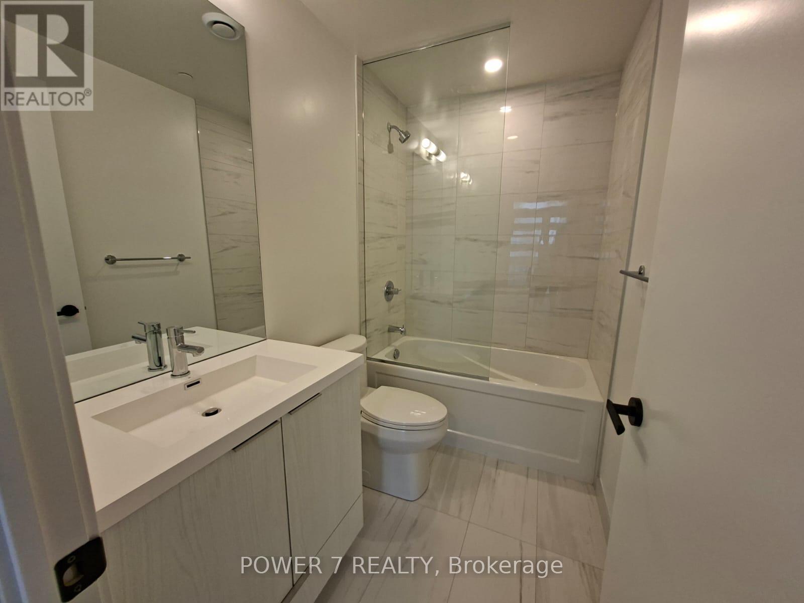 4012 - 8 Interchange Way, Vaughan, ON - Indoor Photo Showing Bathroom