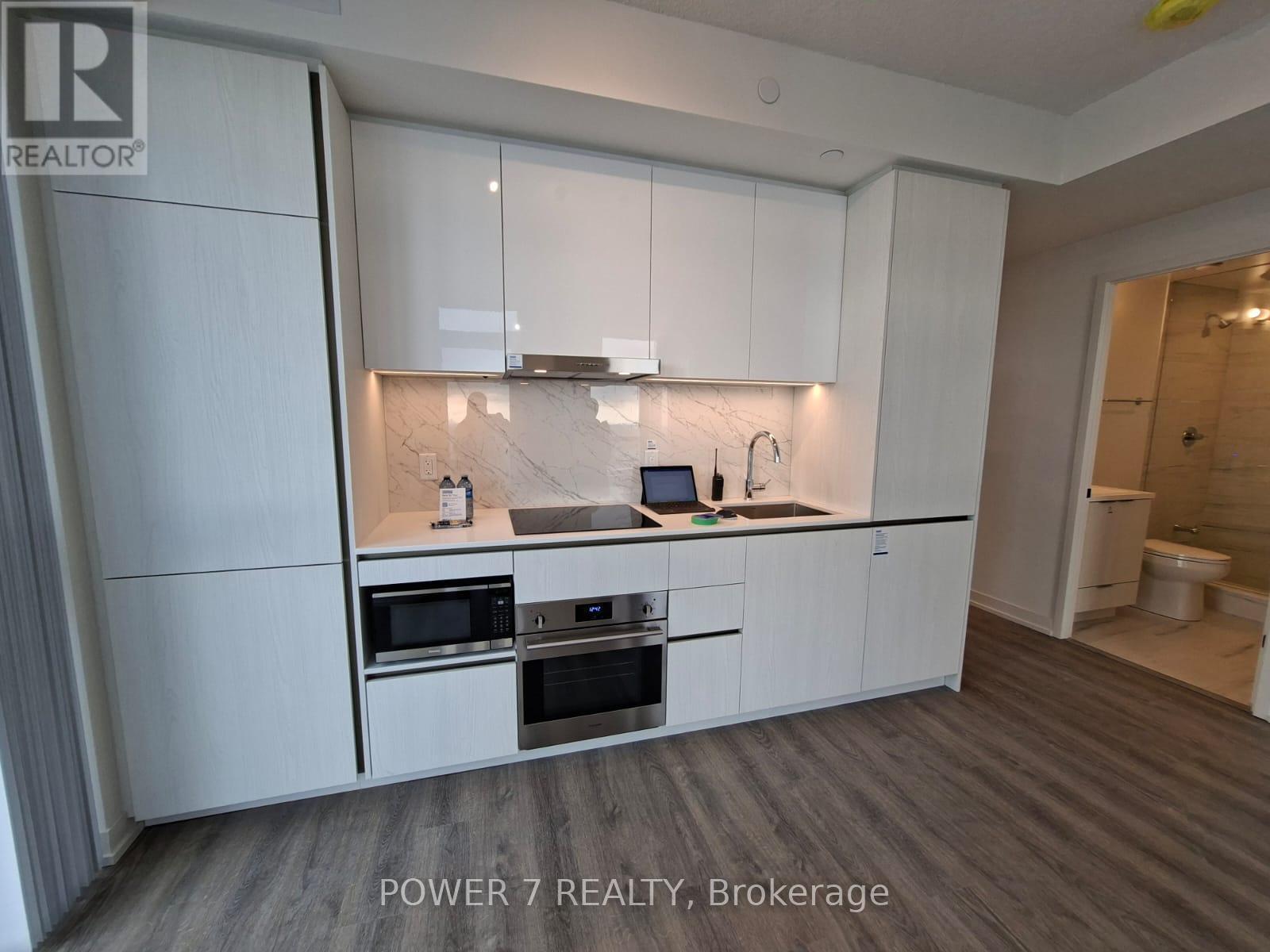 4012 - 8 Interchange Way, Vaughan, ON - Indoor Photo Showing Kitchen