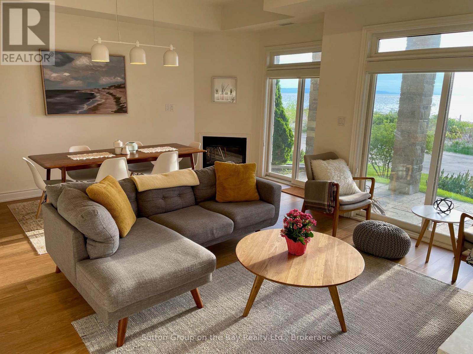 110 - 764 River Road E, Wasaga Beach, ON - Indoor Photo Showing Living Room