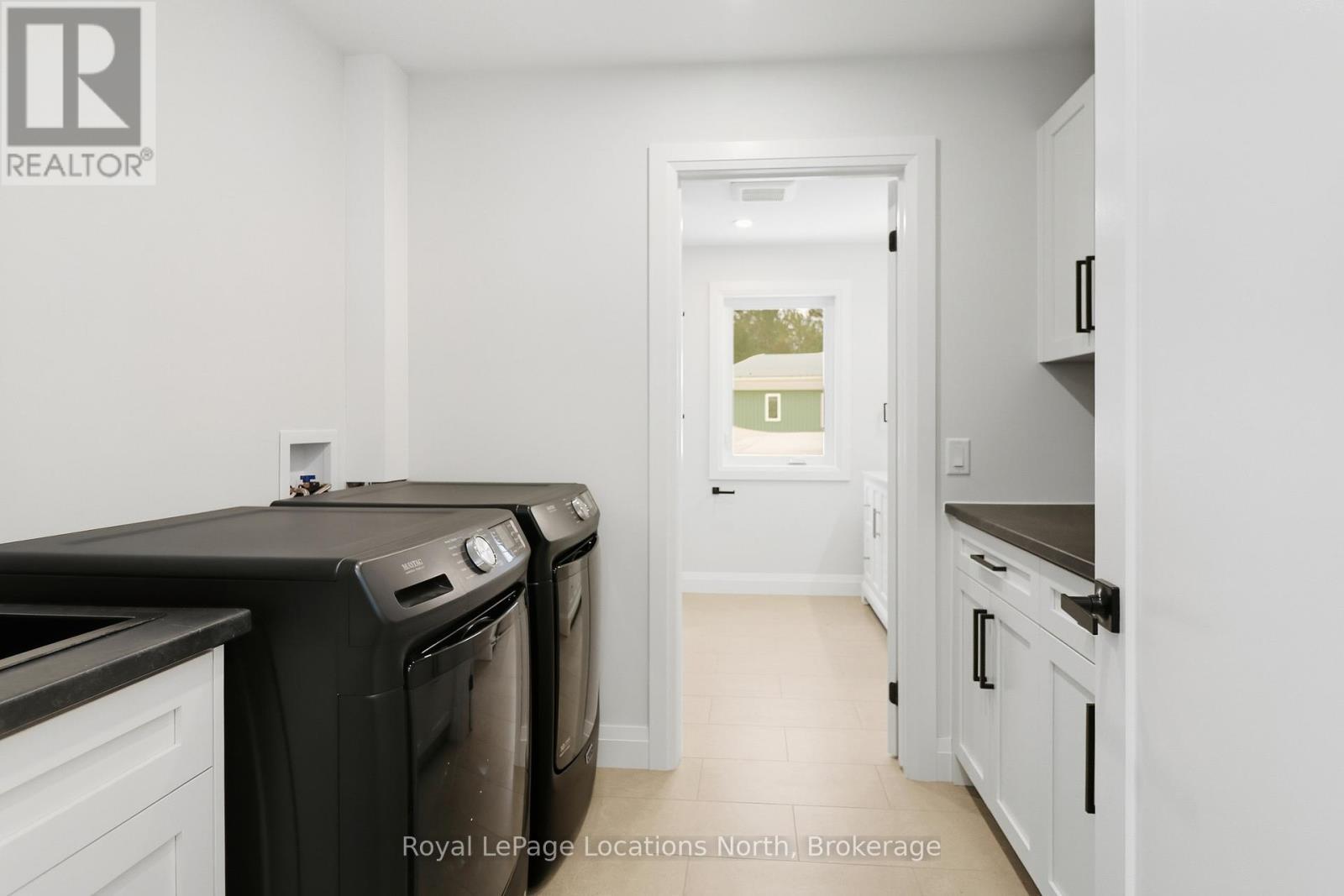 118 Valerie Crescent, Wasaga Beach, ON - Indoor Photo Showing Laundry Room