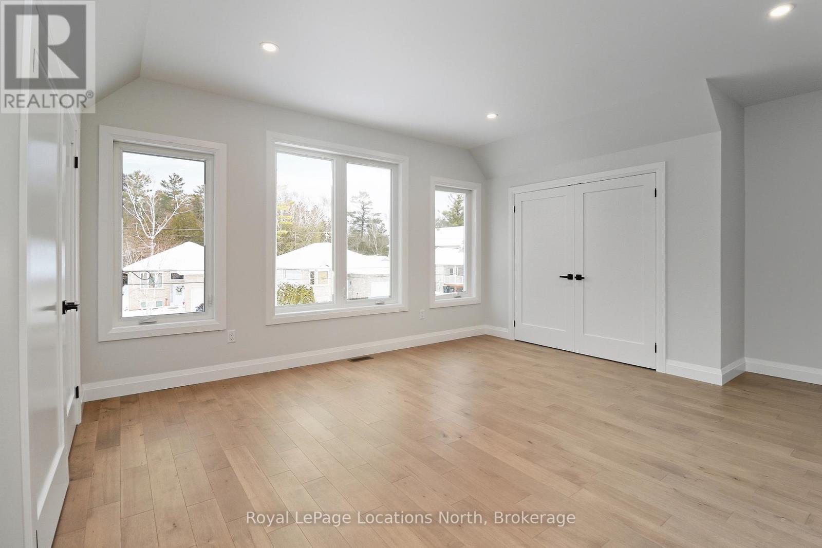 118 Valerie Crescent, Wasaga Beach, ON - Indoor Photo Showing Other Room