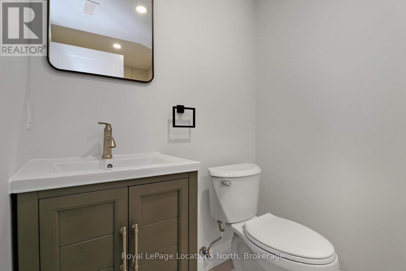 118 Valerie Crescent, Wasaga Beach, ON - Indoor Photo Showing Bathroom