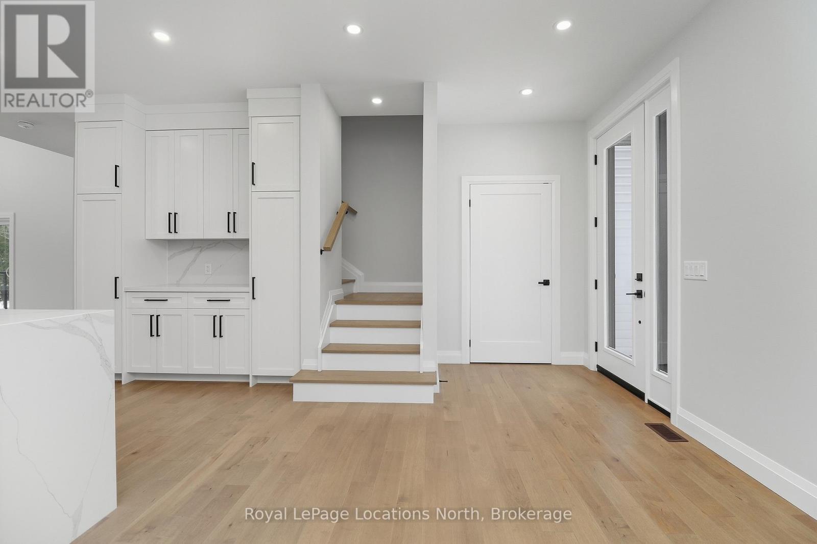 118 Valerie Crescent, Wasaga Beach, ON - Indoor Photo Showing Other Room