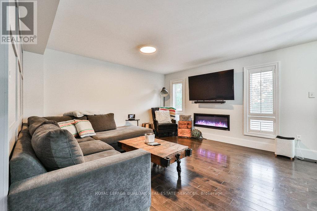 4429 Vallence Drive, Burlington, ON - Indoor Photo Showing Living Room With Fireplace