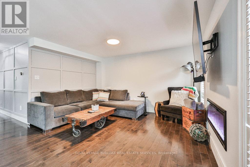 4429 Vallence Drive, Burlington, ON - Indoor Photo Showing Living Room