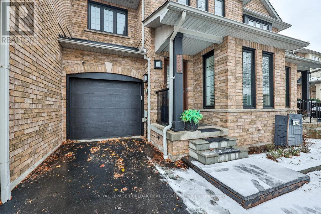4429 Vallence Drive, Burlington, ON - Outdoor With Facade