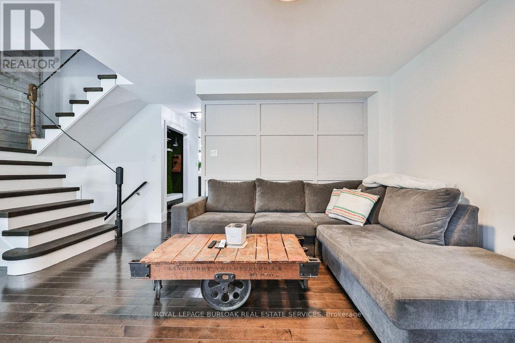4429 Vallence Drive, Burlington, ON - Indoor Photo Showing Living Room