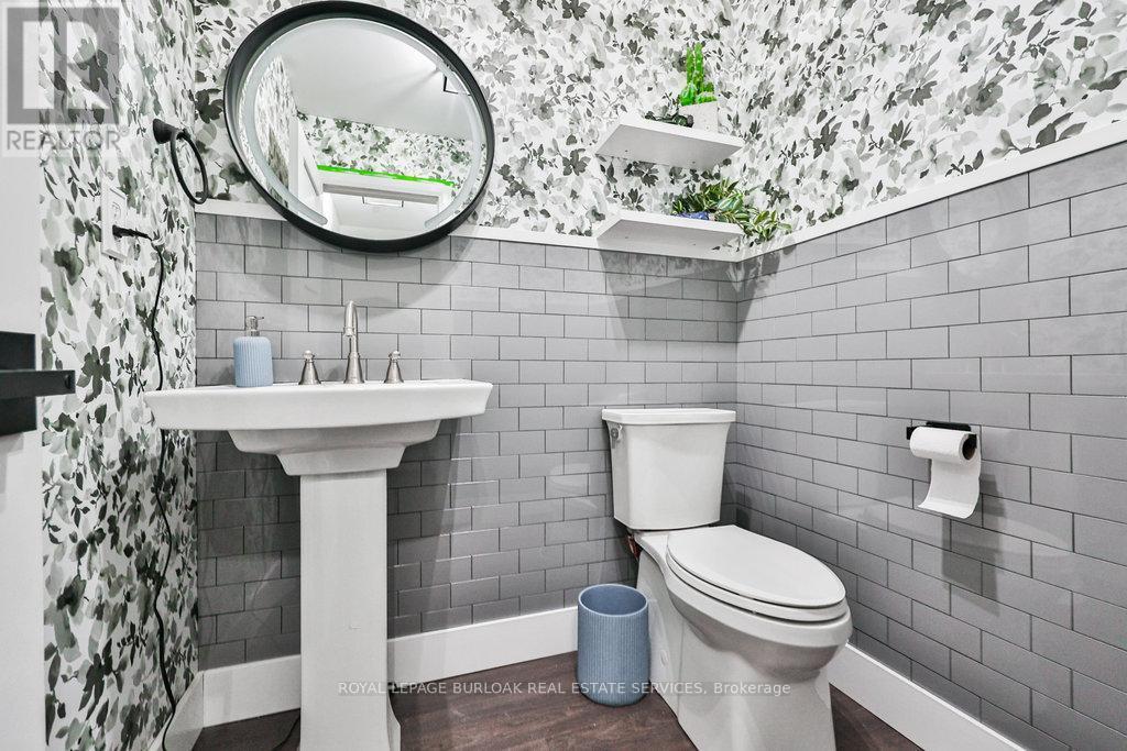 4429 Vallence Drive, Burlington, ON - Indoor Photo Showing Bathroom