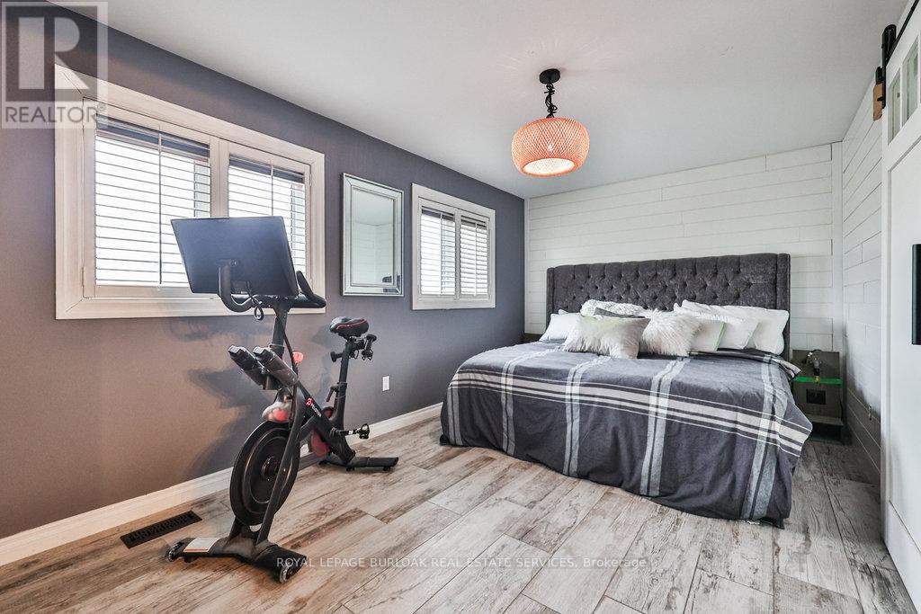 4429 Vallence Drive, Burlington, ON - Indoor Photo Showing Bedroom
