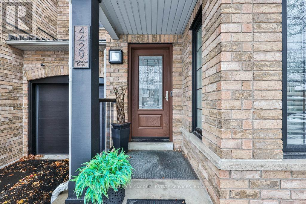 4429 Vallence Drive, Burlington, ON - Outdoor