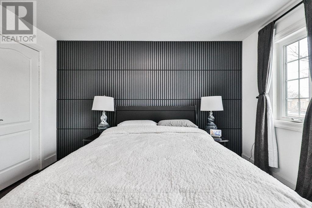 4429 Vallence Drive, Burlington, ON - Indoor Photo Showing Bedroom